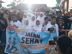 SMAN 13 Ambon Gelar Jalan Sehat dan Bakti Sosial