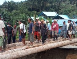 Pemneg Iha dan Luhu Gotong Royong Bangun Jembatan Arbes